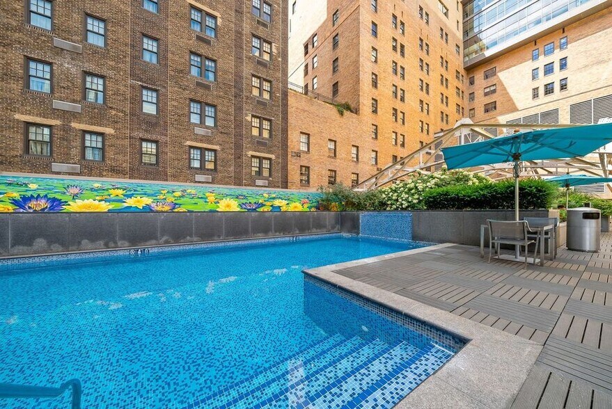 Building Photo - 219 S 18th St