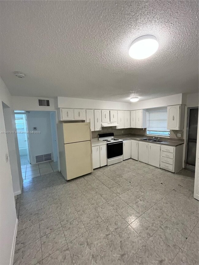 Building Photo - 1490 NW 20th St