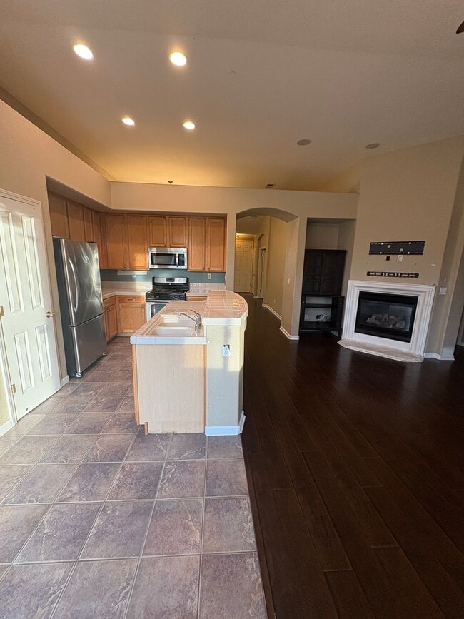 Building Photo - Lovely 4bed/2bath Home in West Sacramento