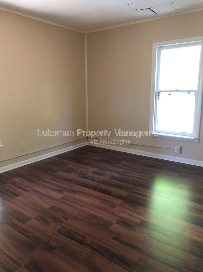 Building Photo - 701 Davis St