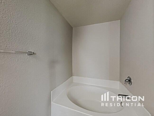 Building Photo - 24069 Wilde Dr