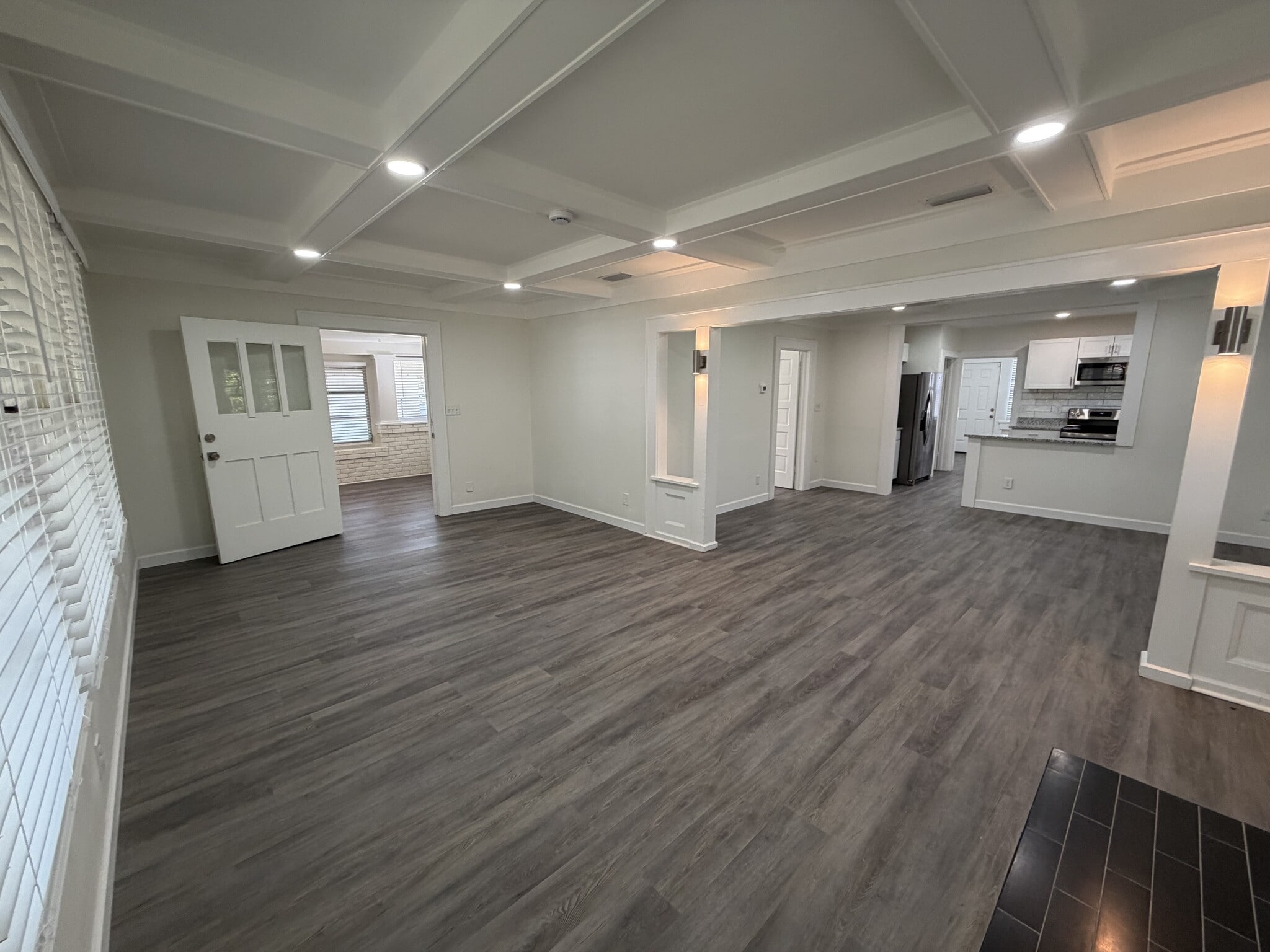 Building Photo - 2 Bed/1.5 Bath