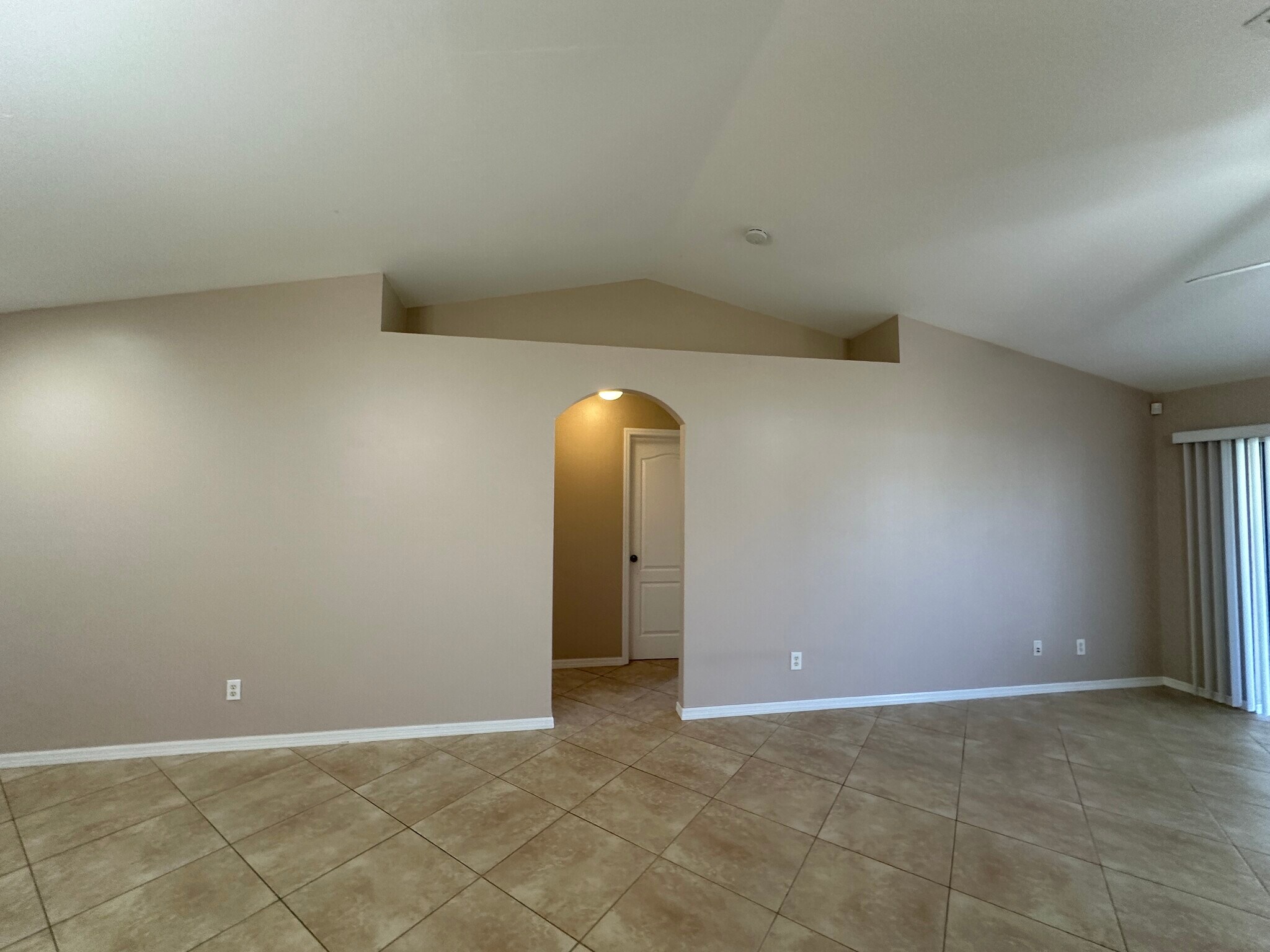 Building Photo - 4124 NE 8th Pl