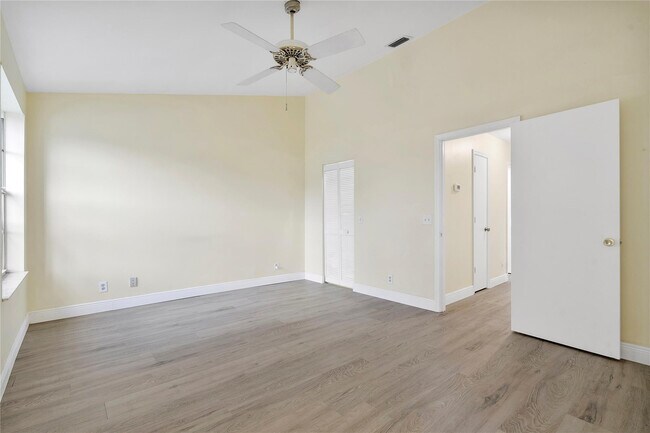 Building Photo - 10856 Cypress Glen Dr