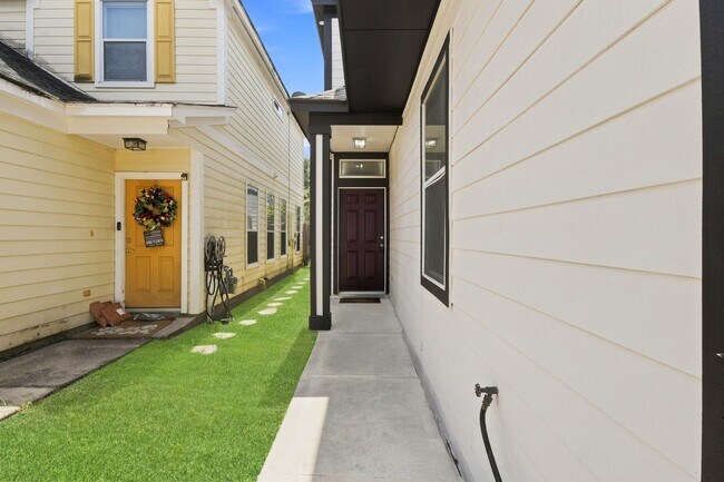 Building Photo - 16551 Pentonshire Ln