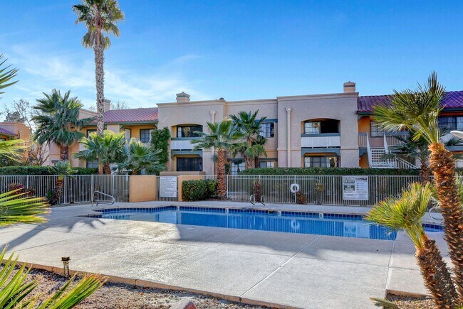 Building Photo - Charming 2 Bed 2 Bath!