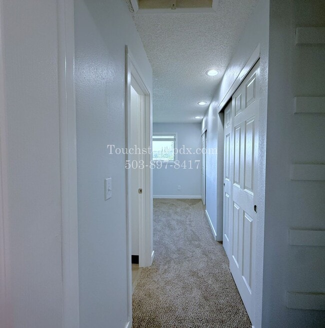 Building Photo - Upper Level Apartment with Bright Living and Everyday Comfort