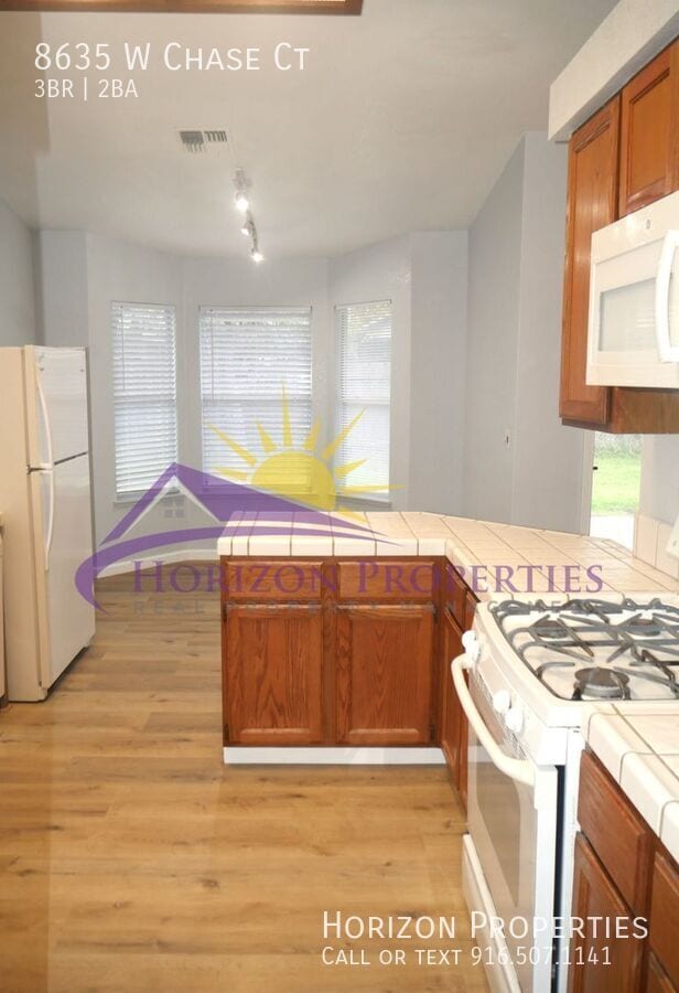 Building Photo - 8635 W Chase Ct