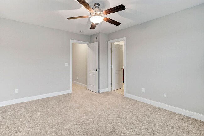 Building Photo - PRICE REDUCED - MOVE IN READY! – Gorgeous 4BR/4BA Townhome in Villages of Apex, 1 mile to DT Apex!