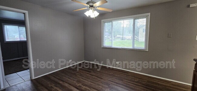 Building Photo - 522 Sara Dr