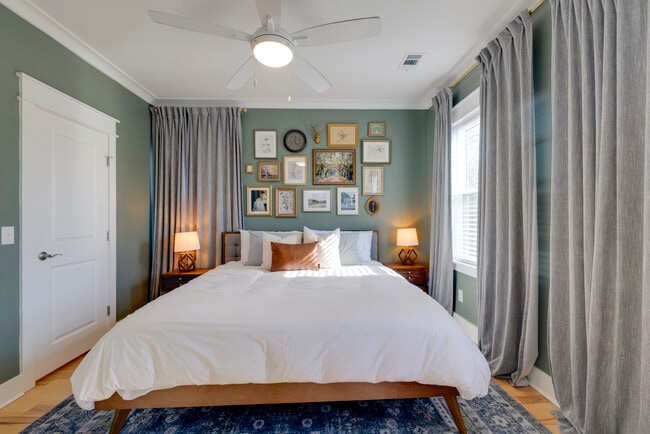 Building Photo - 615 E 33rd St