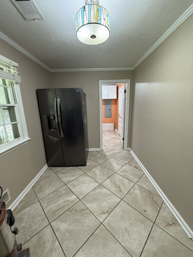 Building Photo - 111 Pinecrest Dr