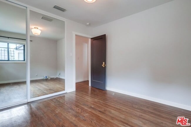 Building Photo - 3725 Edenhurst Ave