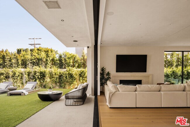 Building Photo - 4724 Lemona Ave