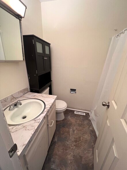 Building Photo - 920 Vincent Ct