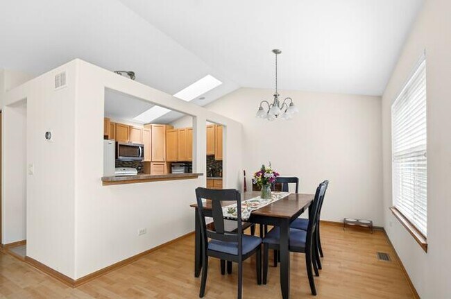 Building Photo - 18807 Burnside Dr