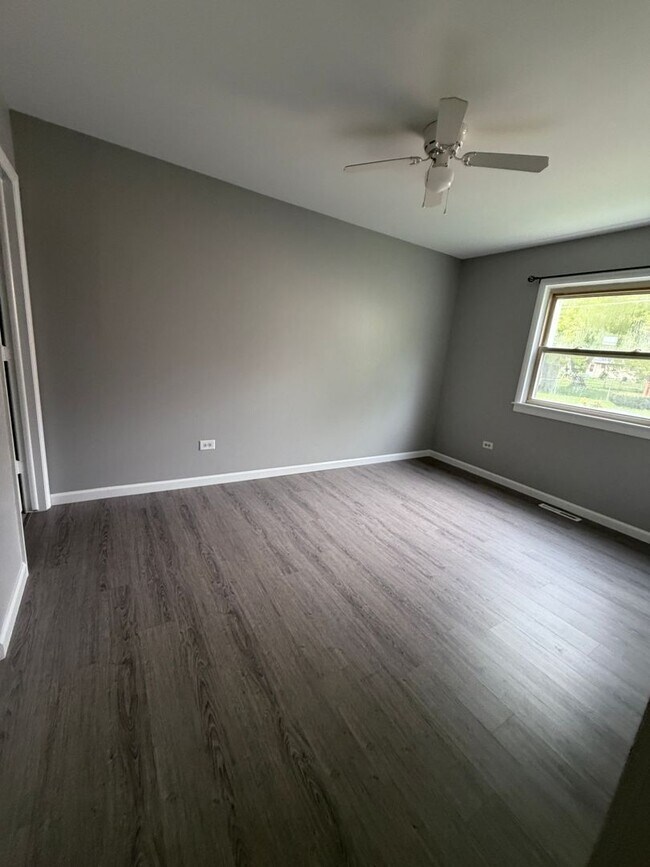 Building Photo - 1811 Hazelwood Dr