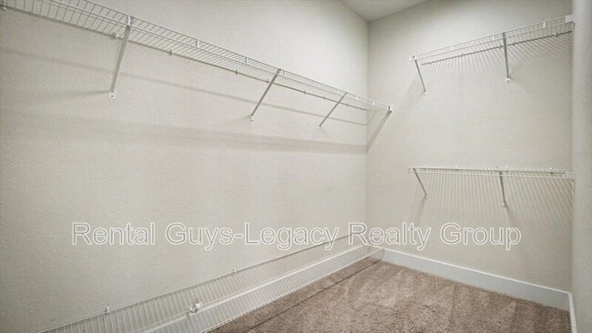 Building Photo - 409 Crestview Dr