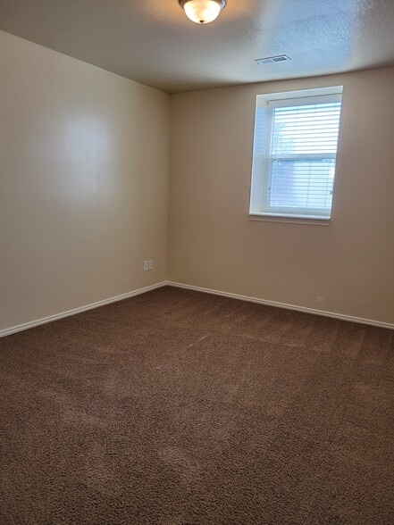 Building Photo - 215 E 100 N