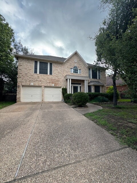 Building Photo - Elegant 4-Bedroom Retreat in Austin's Scen...