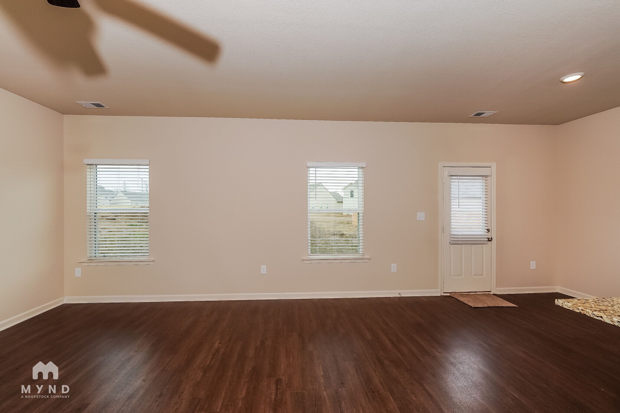 Building Photo - 525 Clover Cir