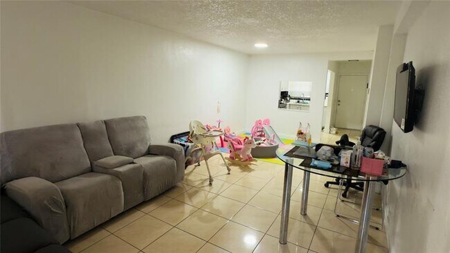 Building Photo - 5500 SW 77th Ct