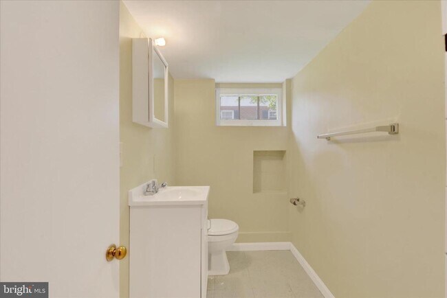 Building Photo - 116 2nd Ave