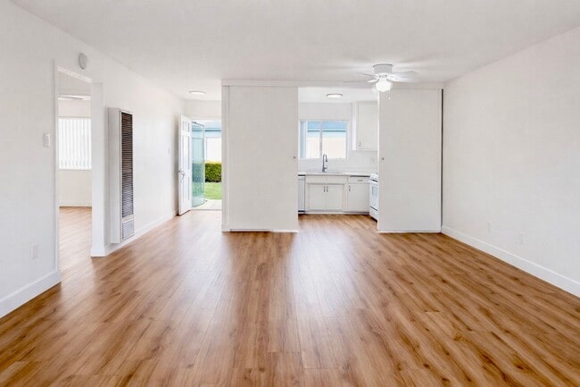 Interior Photo - Townhome 2 bed 1.5 Bath in Anaheim