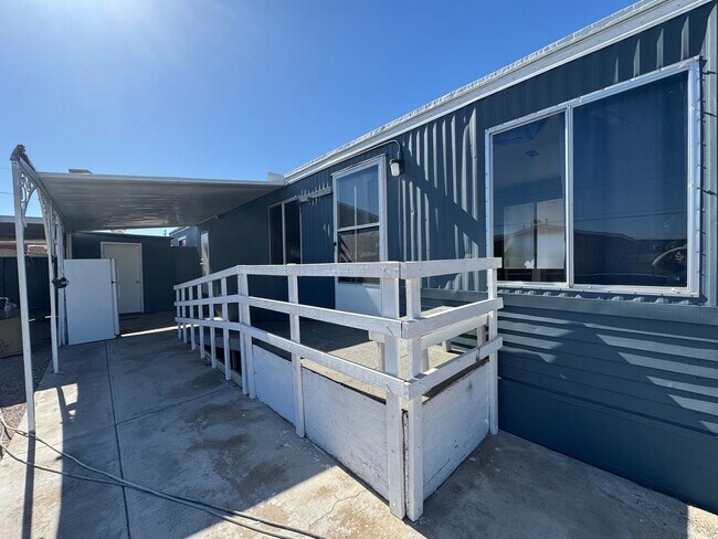 Building Photo - 384 Moser Ave