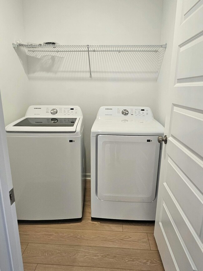 Building Photo - 184 Labrador Ln