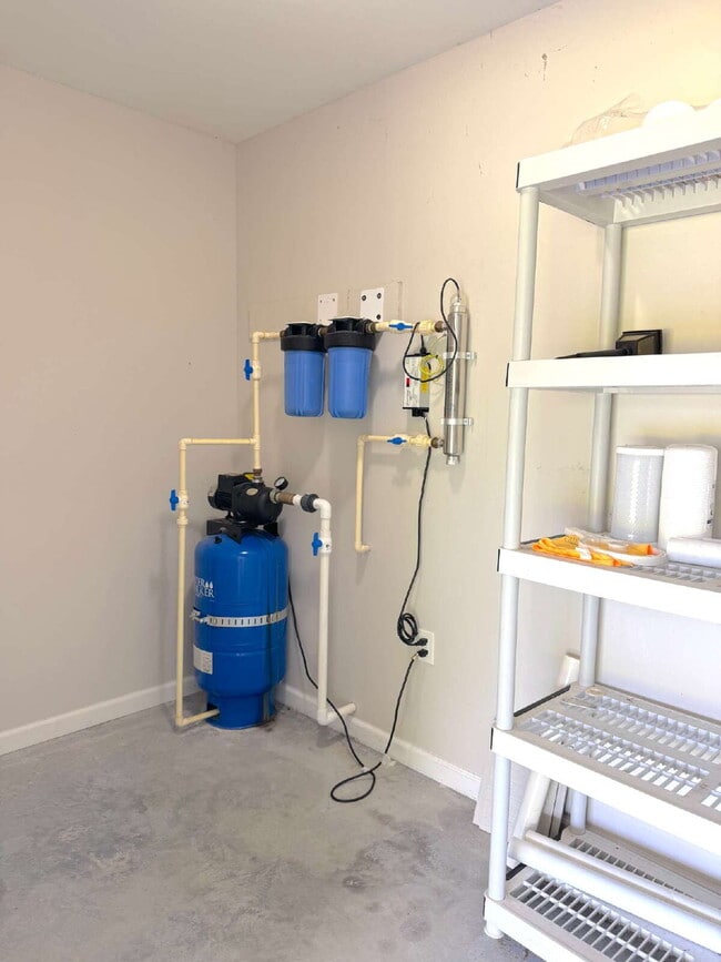 Building Photo - "Charming 3-Bedroom Retreat with 2 Full Baths in Keaau's Tranquil Paradise!"