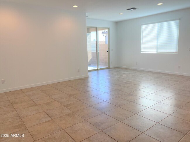 Building Photo - 8958 W Palo Verde Dr