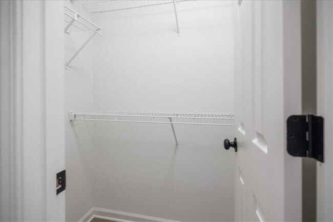 Building Photo - 4033 Ravenwood Ct