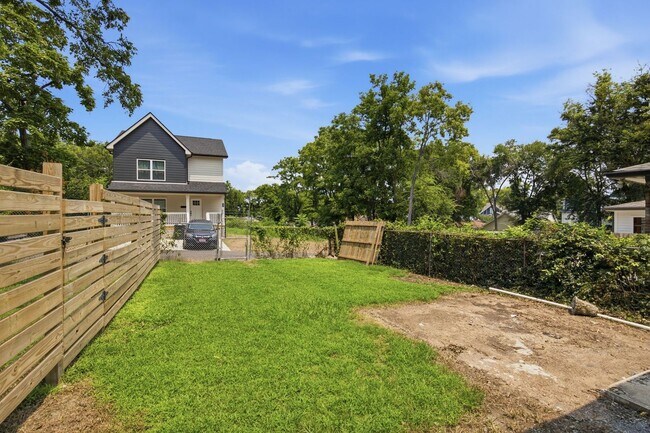 Building Photo - West Nashville Rental