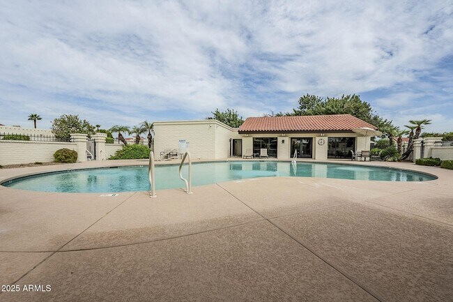 Building Photo - 7322 E Sierra Vista Dr