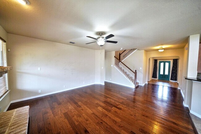 Building Photo - Gorgeous 5-Bedroom, 3.5-Bathroom Home Near...