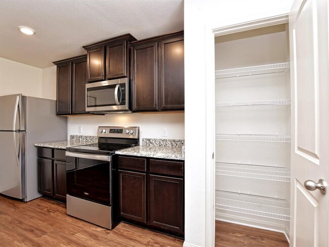 Building Photo - 341 Cres Park Dr