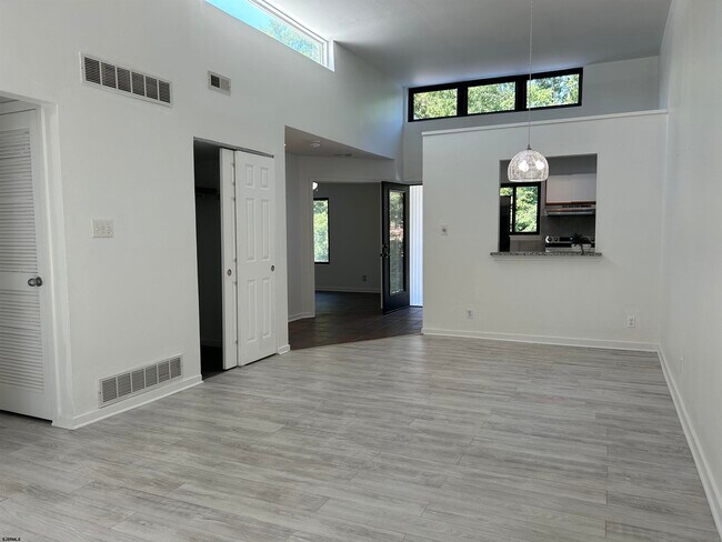 Building Photo - 20 Tilton Club