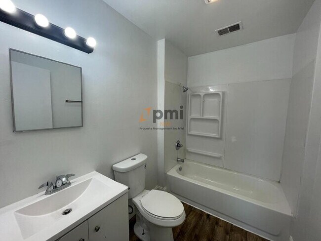 Building Photo - 4635 Towle Ave