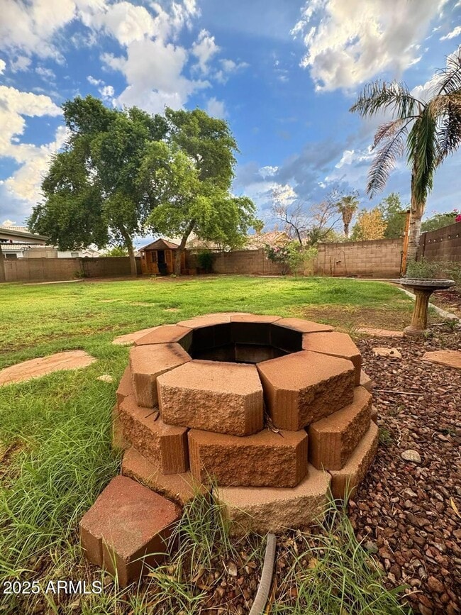 Building Photo - 8461 W Audrey Ln