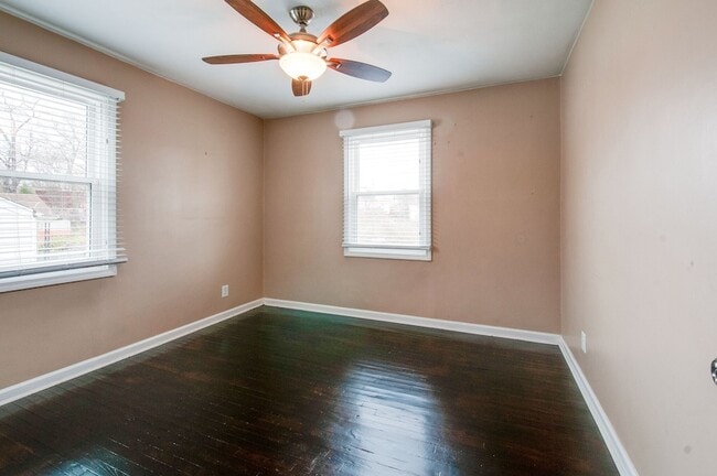 Building Photo - 821 W McKennie Ave