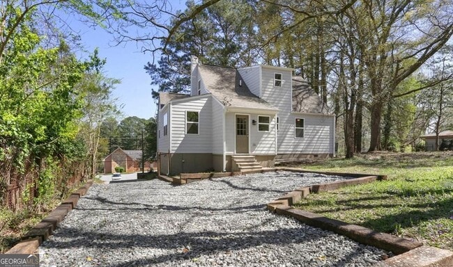 Building Photo - 2561 Sylvan Rd