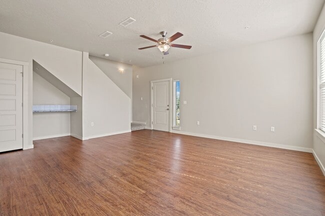 Building Photo - Beautiful Home in Garden City!