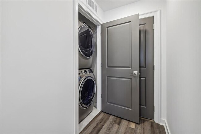 Building Photo - 432 Burton Dr