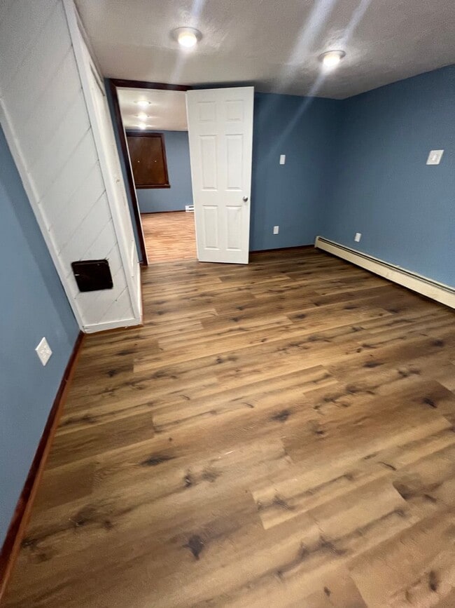 Building Photo - Newly Renovated 3 Bed/1 Bath Single Family...