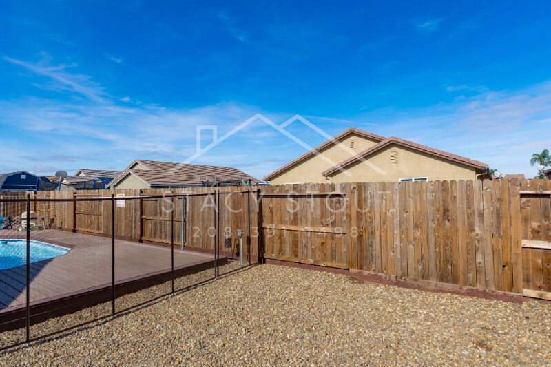 Building Photo - 1385 Deerwood St