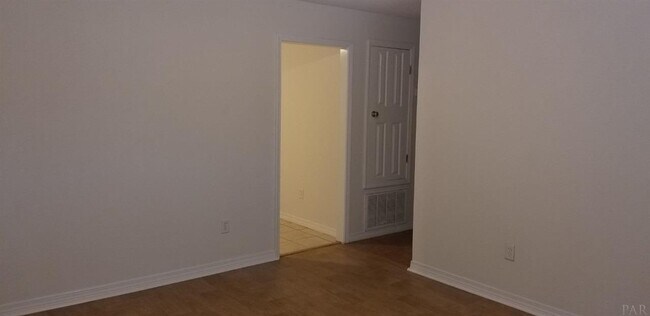 Building Photo - 1046 Peakview Dr