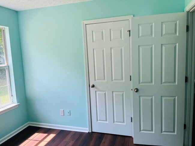 Building Photo - Wow! 3 bedroom 2 bathroom in Senoia. Must ...