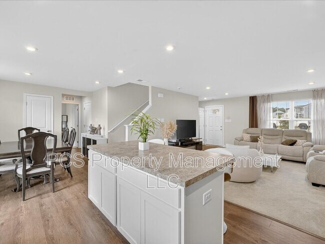 Building Photo - 4905 Gerald Dr