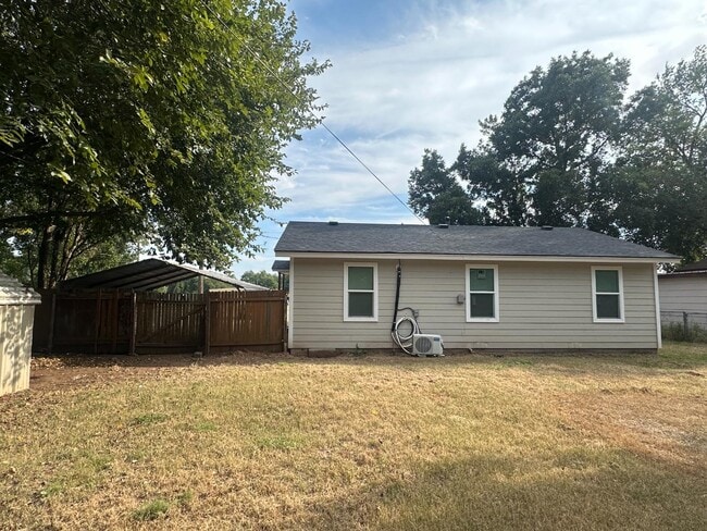 Building Photo - 106 E Florida Ave